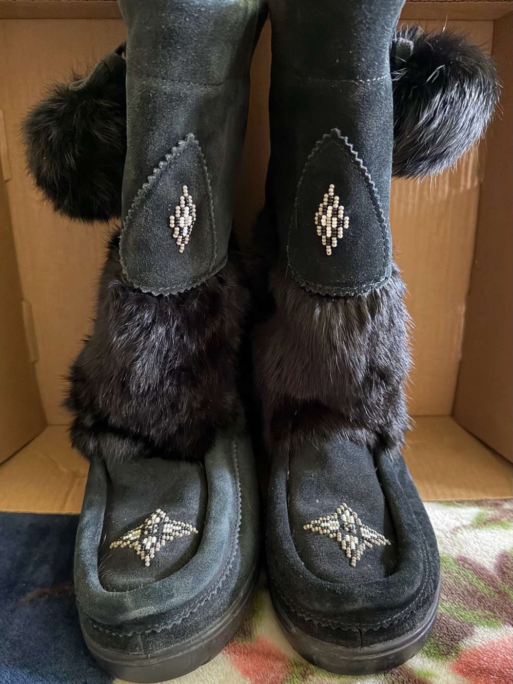 Manitobah Mukluks Snowy Owl like New